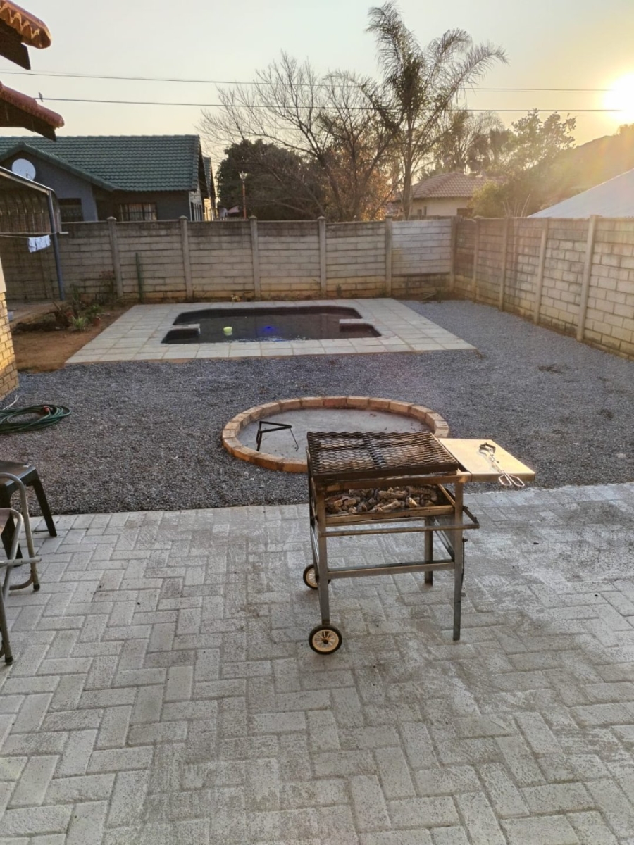  Bedroom Property for Sale in Mooinooi North West